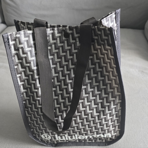 NWT/bag Lululemon Short Bundle Size 4 & Small Great Colors - Picture 8 of 9